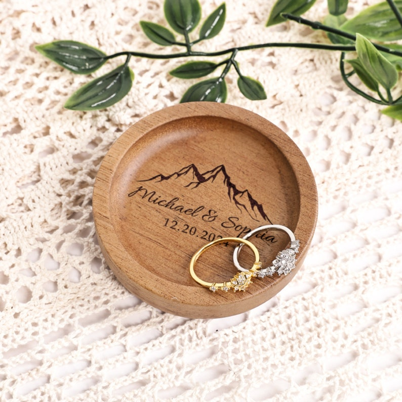 Personalized Wooden Ring Dish, Custom Round Wood Ring Dish, Engagement Ring Holder, Wedding Gift for Couple, Round Jewelry Tray