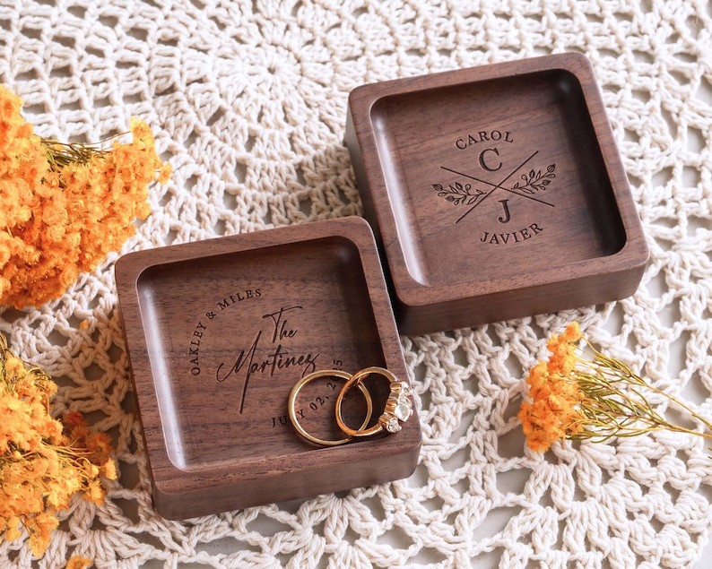 Birth Flower Ring Dish for Bridesmaids, Personalized Engagement Gift, Wooden Ring Holder for Her, Bridesmaid Gifts, Bridal Party Gift