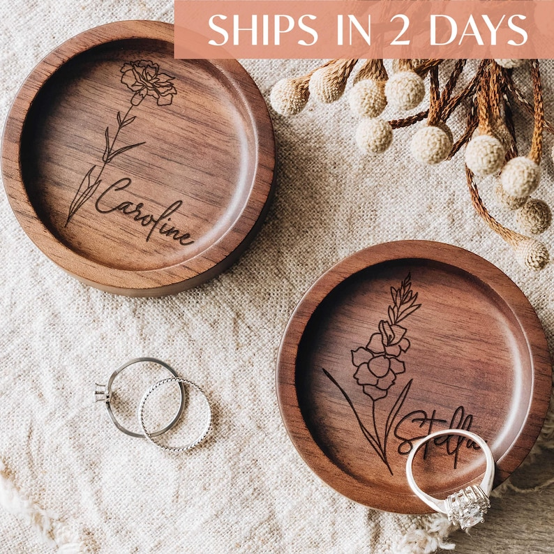Birth Flower Ring Dish for Bridesmaids, Personalized Engagement Gift, Wooden Ring Holder for Her, Bridesmaid Gifts, Bridal Party Gift