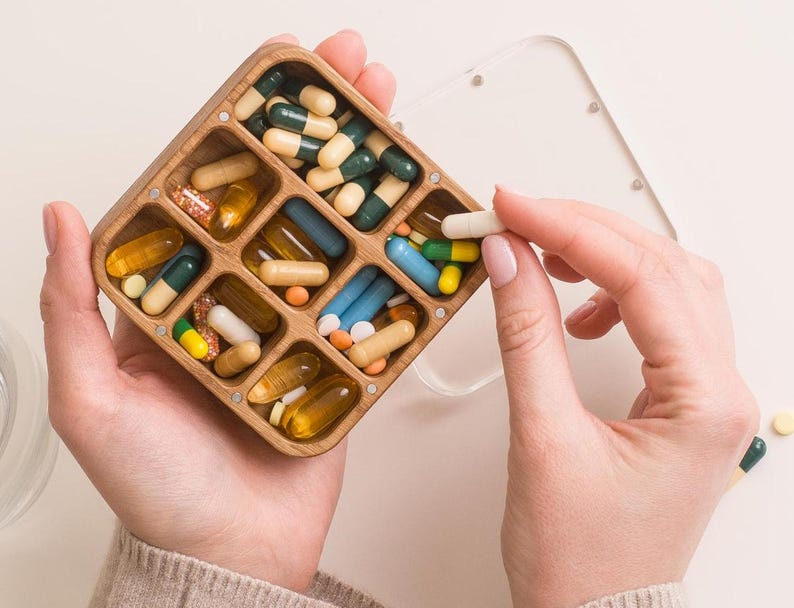 Pill Box 7-Day For Purse, Weekly Pill Case Container, Cute Pill Pocket Organizer, Small Pill Container Supplements Travel