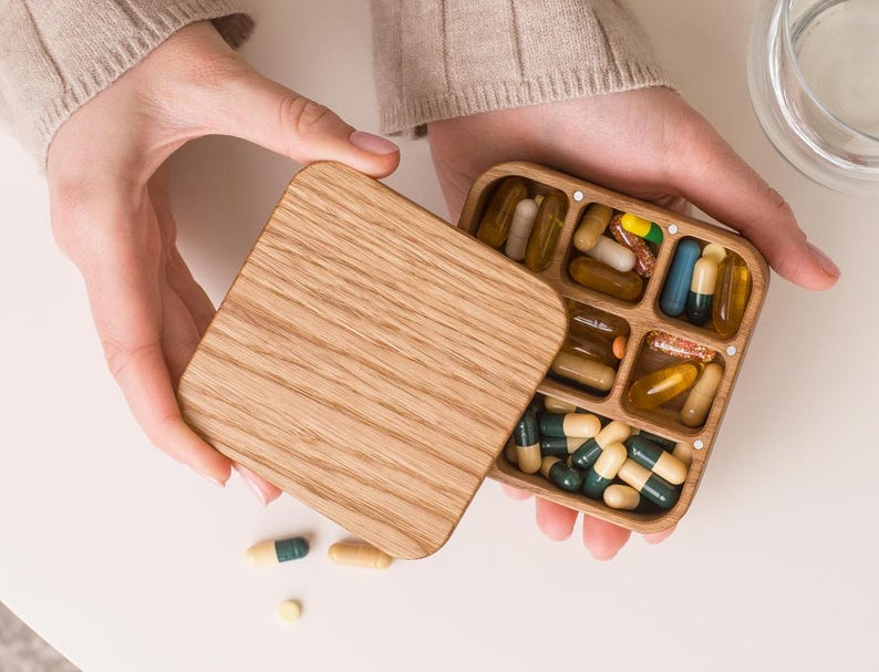 Pill Box 7-Day For Purse, Weekly Pill Case Container, Cute Pill Pocket Organizer, Small Pill Container Supplements Travel