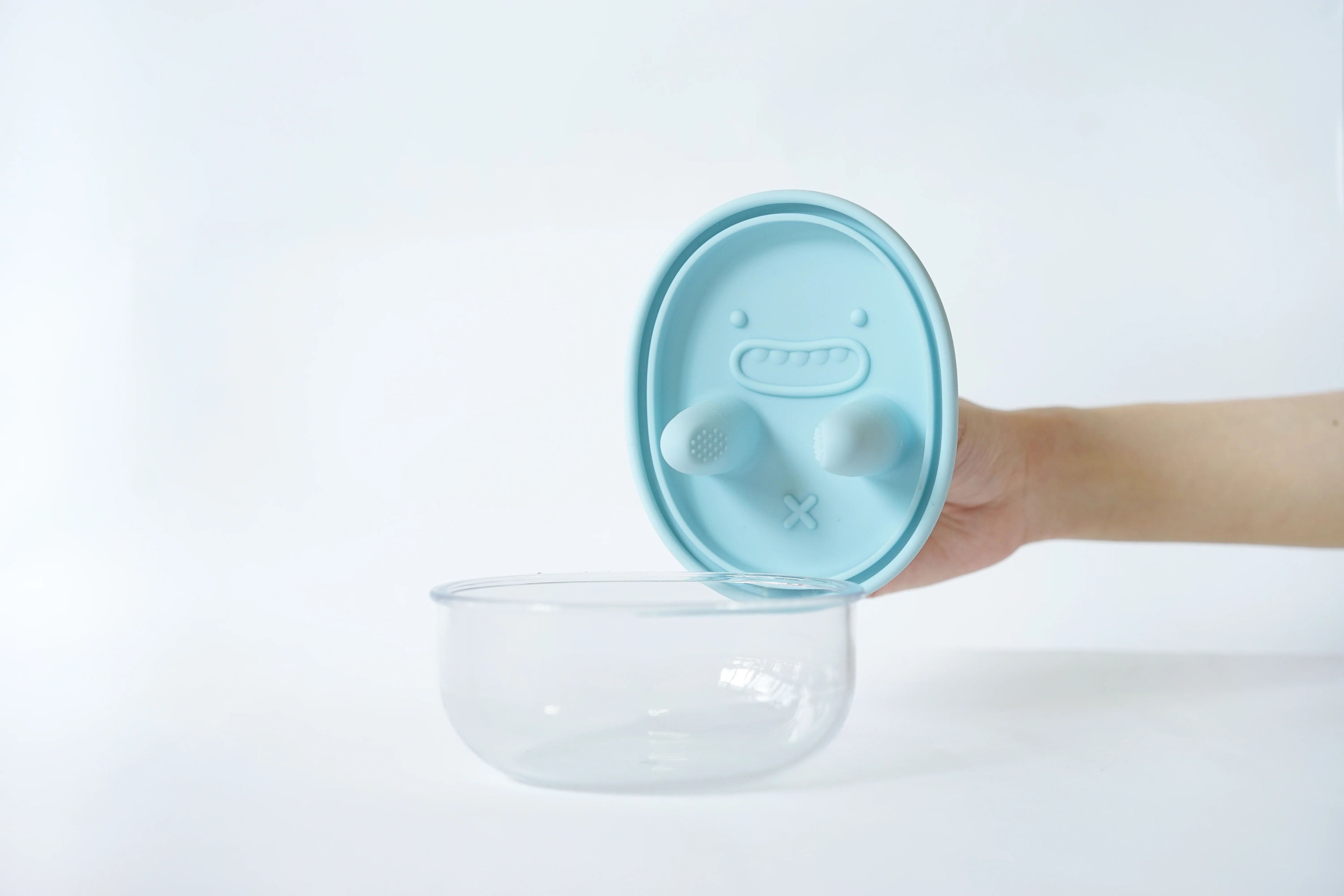 Your crumb-busting, finger-food sidekick.