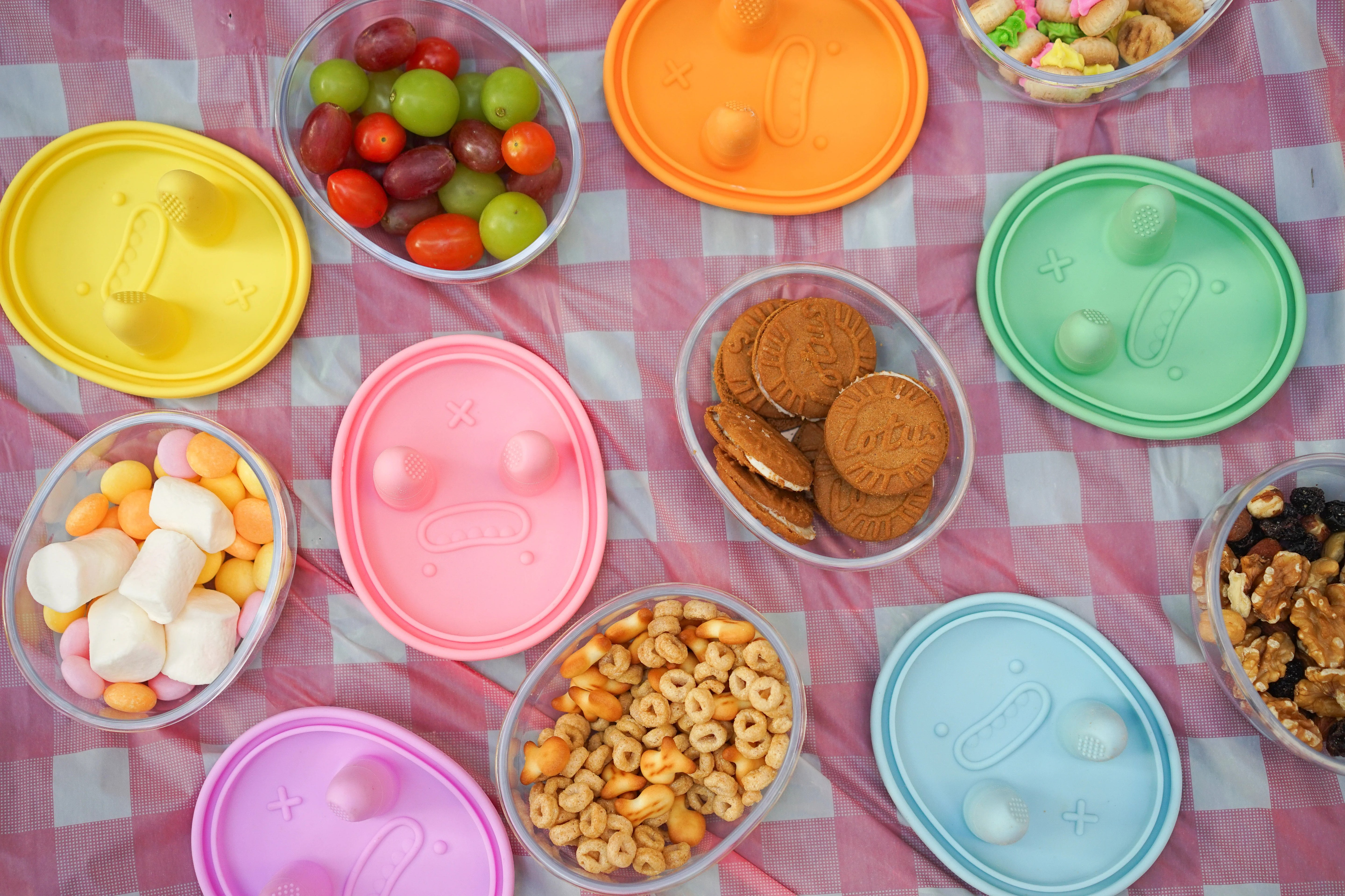 Your crumb-busting, finger-food sidekick.