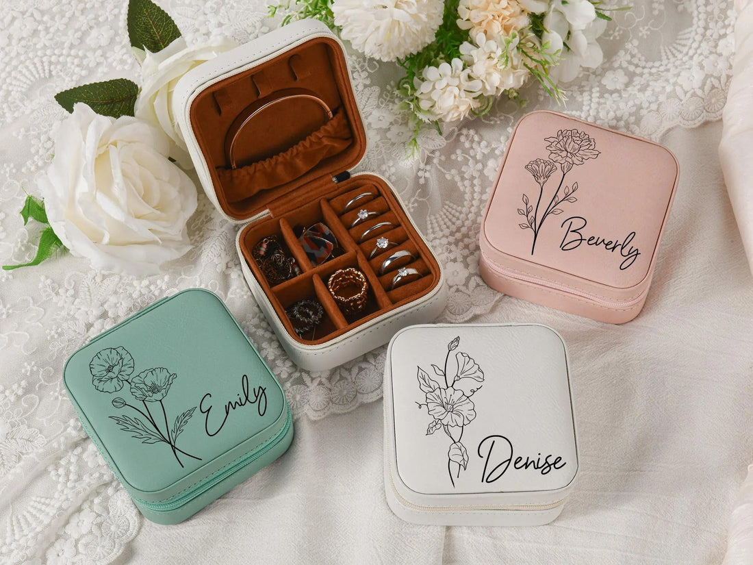 Engraved Leather Jewelry box,Bridesmaid Jewelry box,Personalized travel jewelry box,Leather Jewelry Travel Box,Travel Jewelry Case with Name