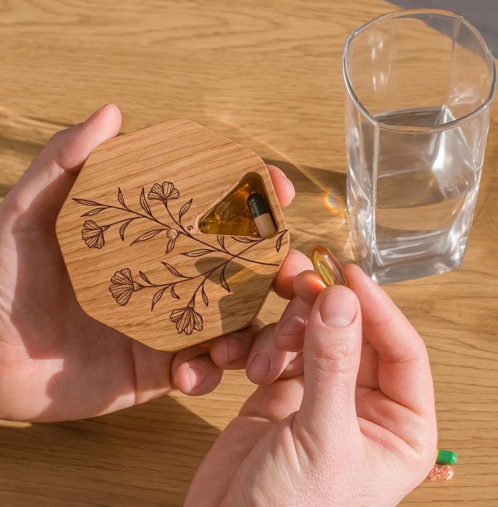 Wooden Pill Box 7-Day With Medication Log, Pill Organizer, Weekly Pill Case, Mini Trinket Box Gift For Grandma Or Grandpa